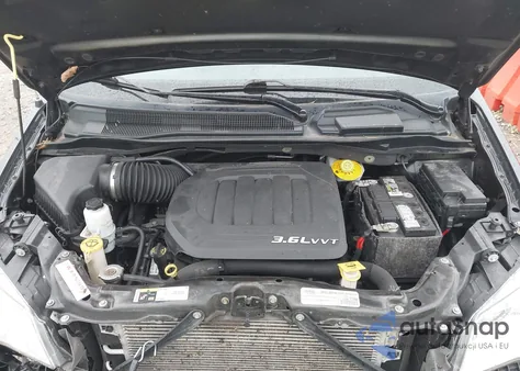 2015 Chrysler Town & Country Lx z USA, uszkodzony, nr VIN 2C4RC1AG5FR676264